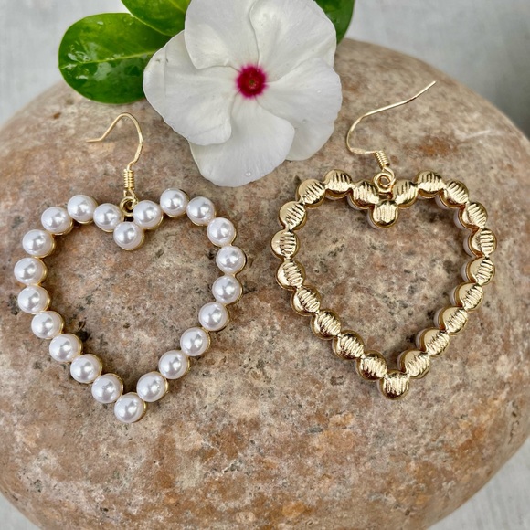 7/$35 HEART PEARL FAUX EARRINGS - Picture 4 of 6